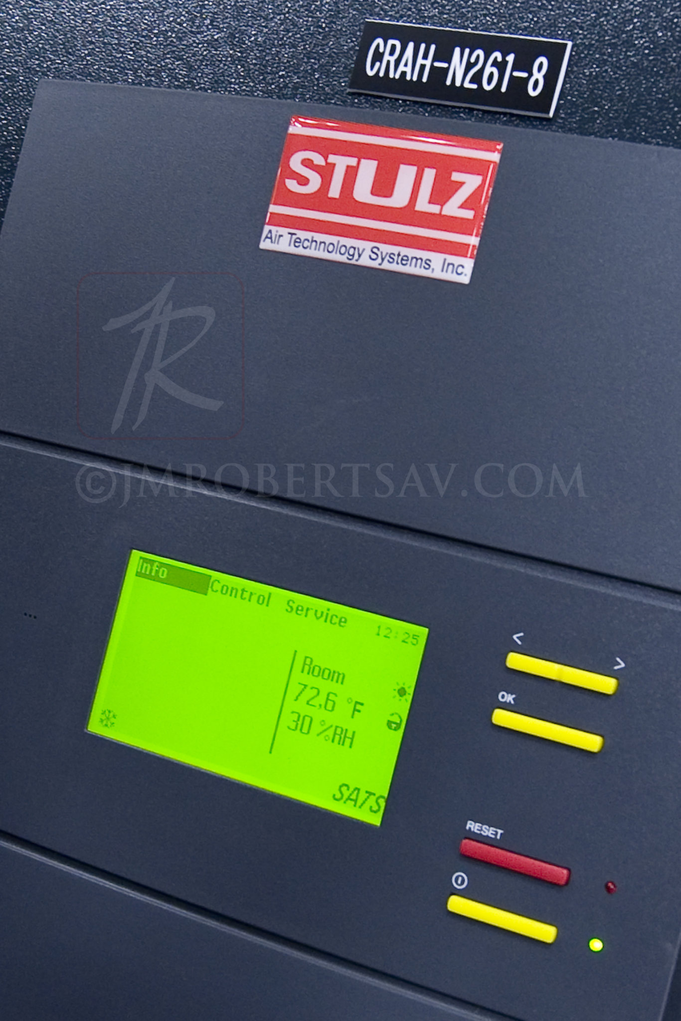 DSC 3275BW72